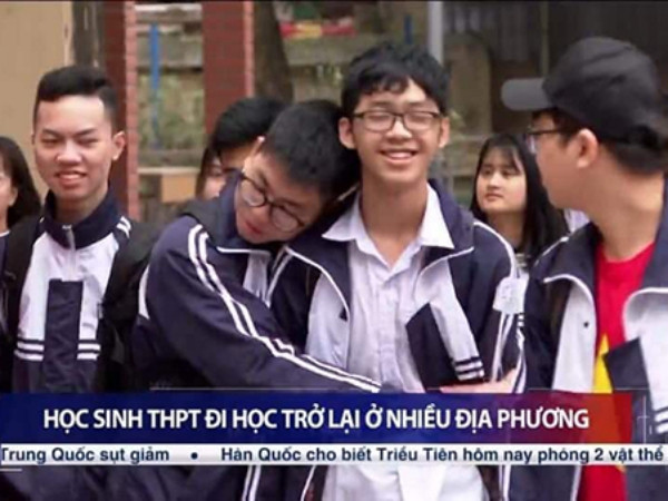 Hài hước hình ảnh học sinh "tình thân mến thân" trở lại trường sau "kỳ nghỉ bất đắc dĩ"