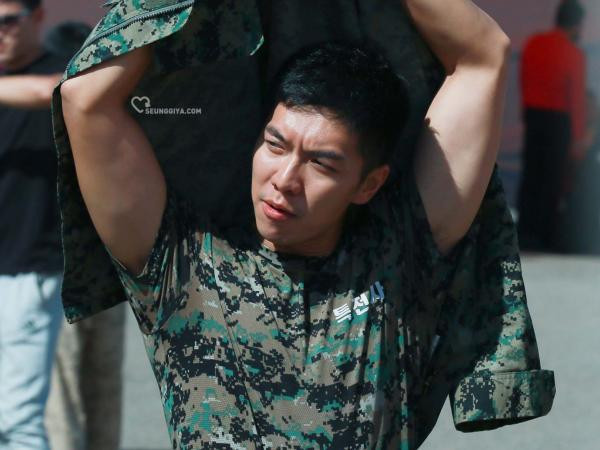 Có người nhập ngũ, thì cũng có người trở lại với showbiz