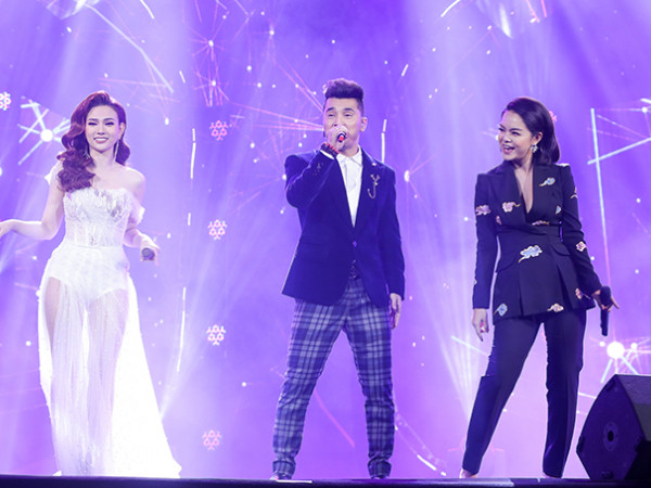 Khán giả Hà Nội sống lại tuổi trẻ trong đêm liveshow của Ưng Hoàng Phúc