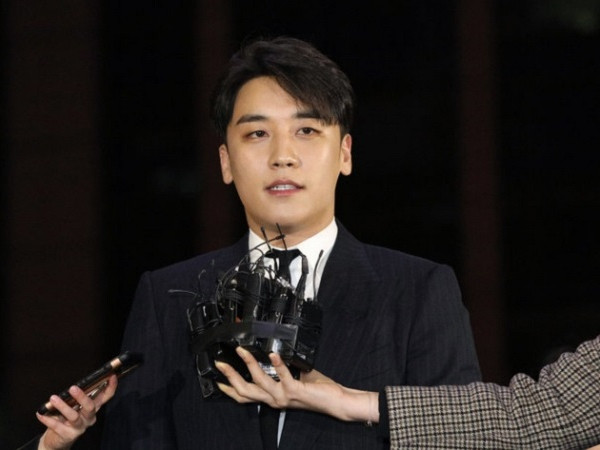 Giữa lúc rối ren này, Seungri vẫn có thể dạo Instagram để xóa một bức ảnh rất cũ