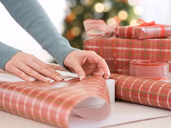 “Ông già Tuyết” cha qua đời, con trai tiếp tục làm “ông già Tuyết” vì trẻ em nghèo