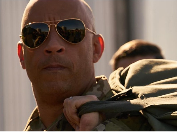 Chán đua xe, Vin Diesel trở thành Bloodshot, siêu anh hùng làm từ hàng triệu robot nano