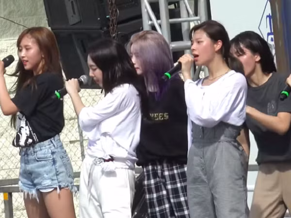 Đến anti-fan cũng trở thành fan của TWICE nhờ những hình ảnh chẳng hề xinh đẹp này