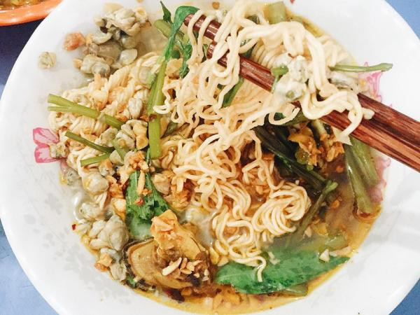Sài Gòn không biết ăn gì, thì đi ăn... mì