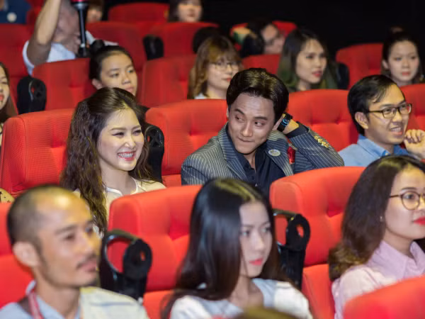 "Em gái mưa" Hương Tràm xuất hiện thân mật bên quán quân Gương Mặt Điện Ảnh Mai Tài Phến 
