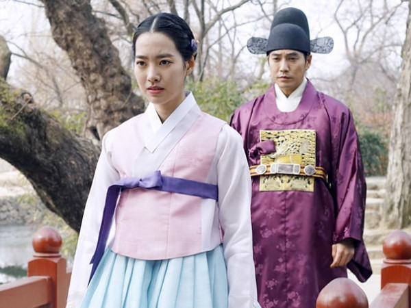 "Nữ hoàng cổ trang" Jin Se Yeon đẹp không tỳ vết ở Đà Nẵng