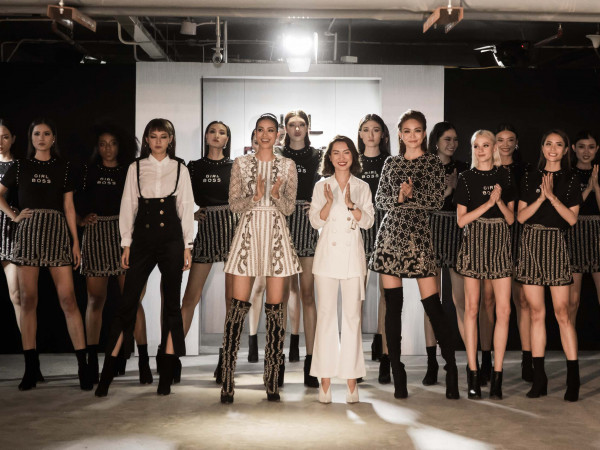 Phạm Hương khí chất ngời ngời, cùng 30 người mẫu đốt cháy sàn catwalk