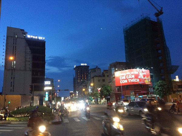 Cập nhật “đại chiến” pano quảng cáo: "Nhà vô địch" đã rút lui?