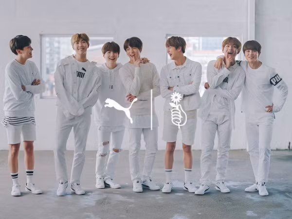 Sau khi sản xuất mỹ phẩm, các chàng trai BTS lại thiết kế giày siêu thời trang tặng fan