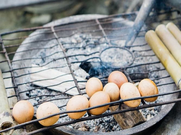 Không cần đập vỏ lấy lòng, có các kiểu trứng nướng nguyên cả vỏ mà ngon tuyệt đây này!