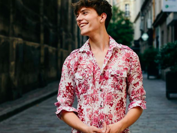 Cận cảnh vẻ điển trai của chàng soái ca khiến Min "vật vã" trong MV mới