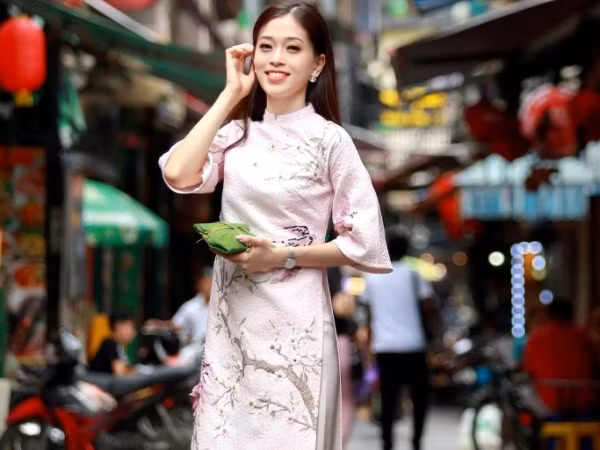 Á Hậu Phương Nga tự tin giới thiệu bản thân bằng tiếng Anh "cực đỉnh" tại "Miss Grand International 2018"