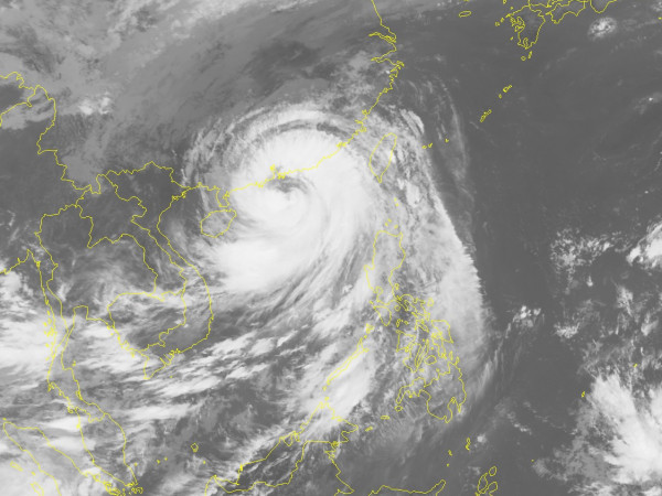 Bão "Măng Cụt" giảm cường độ vẫn hung hãn, học sinh nhiều tỉnh được nghỉ