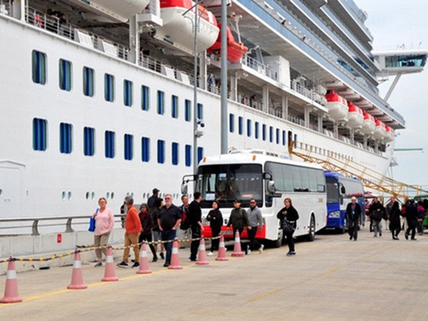 Du thuyền Nhật có 61 người nhiễm corona từng cập bến tại Quảng Ninh, Huế