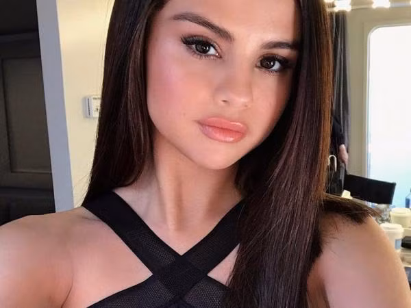 Fan lịm tim khi Selena Gomez bất ngờ gửi lời chào đến Việt Nam