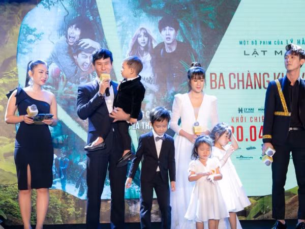 Lý Hải - Minh Hà cùng dàn sao tại buổi ra mắt "Lật Mặt: Ba chàng khuyết"