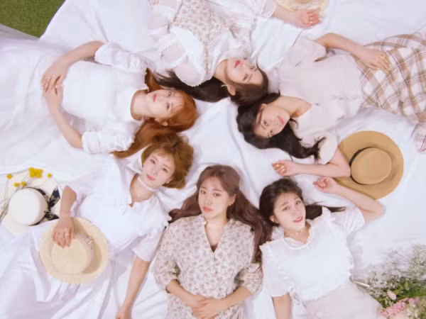 Trong lúc nhiều nhóm nhạc tan rã, lý do Apink tái kí hợp đồng lại đơn giản tới ngỡ ngàng