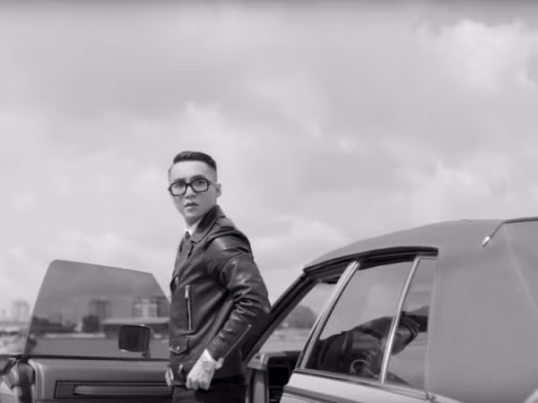 Fan "hú hét" khi Sơn Tùng lộ diện cực nam tính trong trailer "Sky Tour 2019"