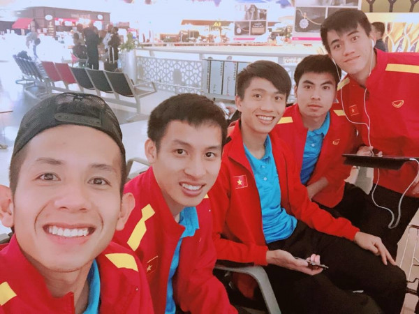 Tuyển Việt Nam trên đường về nước, dân mạng đùa: "Ghé Thái Lan nhớ kể họ nghe về VAR"