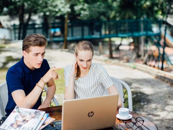 Đâu là tiêu chuẩn “vàng” của chiếc laptop cho học sinh?