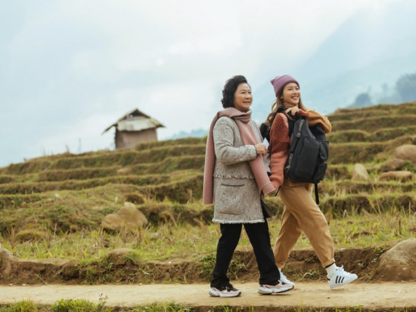 Chỉ muốn nhanh đến Tết để về nhà khi ngắm loạt ảnh bà cháu đầy ấm áp này