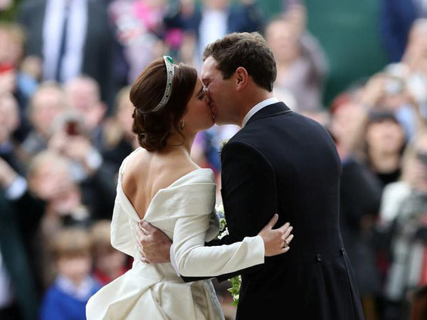 Công chúa Anh đẹp rạng rỡ trong đám cưới cổ tích