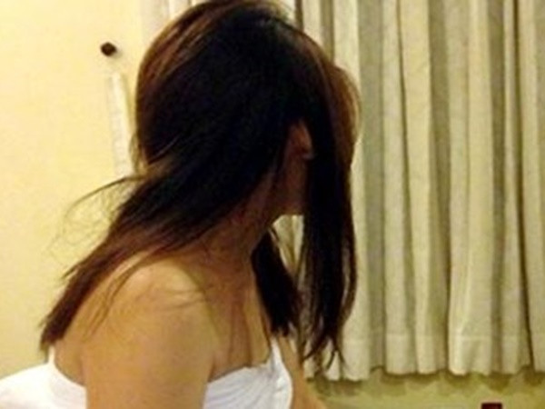 Đình chỉ công tác với cô giáo dính nghi án quan hệ bất chính với nam sinh lớp 10