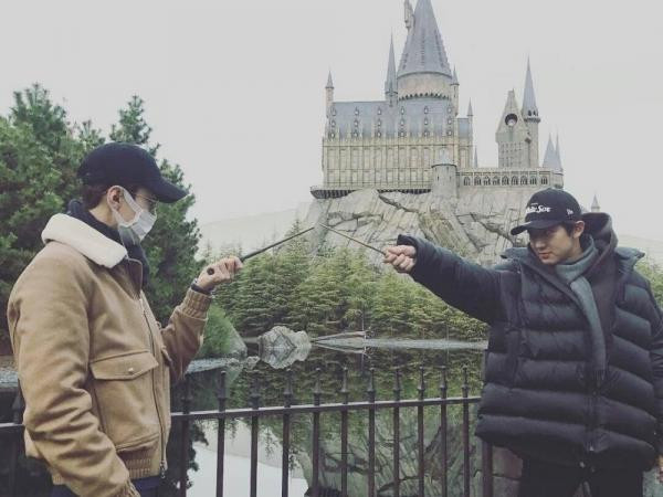 Sehun (EXO) diễn cực "sâu" khi Chanyeol trổ tài thi triển "phép thuật" 