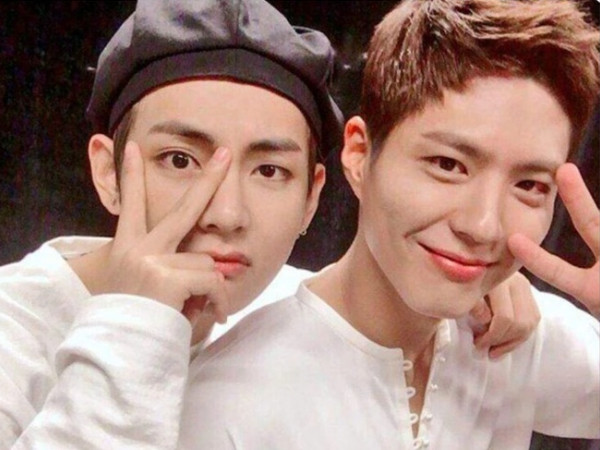 Tưởng bận không thở nổi, nhưng V (BTS) vẫn tranh thủ hẹn hò với Park Bo Gum