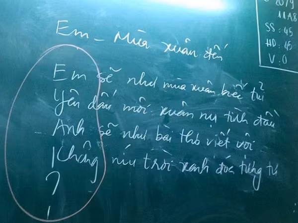 Học văn để làm gì? Để làm thơ tán đổ "crush" như cô trò nhà người ta đây này!
