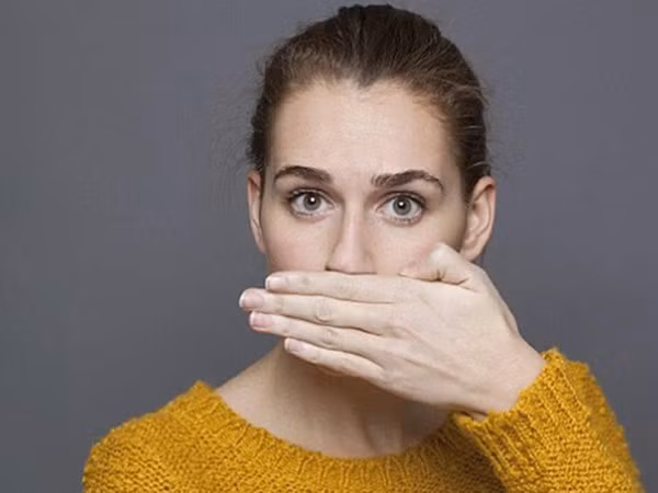 Tại sao không ăn sáng lại gây hôi miệng?