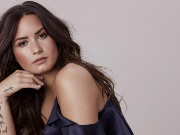 Gửi Demi Lovato: Cô gái của chúng ta hãy mạnh mẽ lên nhé!