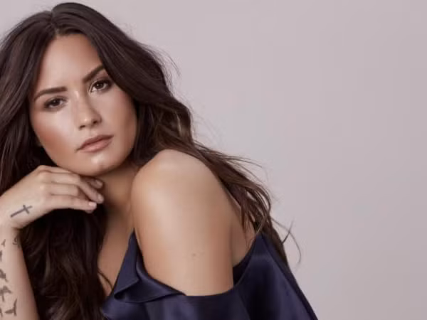 Gửi Demi Lovato: Cô gái của chúng ta hãy mạnh mẽ lên nhé!