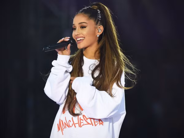 Concert ở Việt Nam chẳng là gì đâu, Ariana Grande còn “bùng” show cả... lễ trao giải cơ mà!