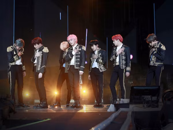 Chóng cả mặt khi biết giá vé chợ đen của concert BTS tại Mỹ cao mức nào