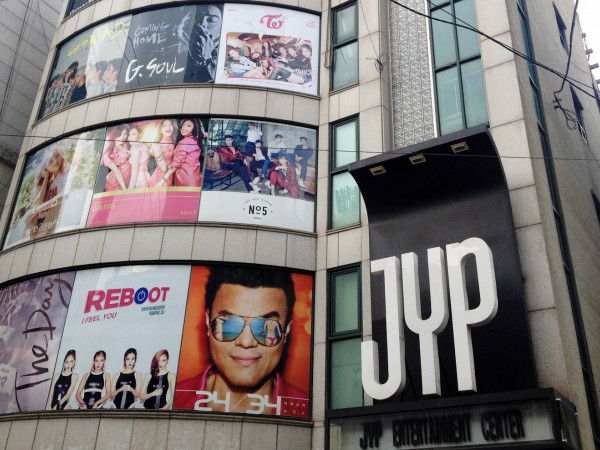 Chỉ cần vi phạm nội quy này một lần, nghệ sĩ sẽ bị đuổi khỏi JYP Ent ngay lập tức