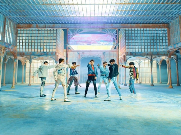 BTS đạt được PAK (Perfect All-Kill) đầu tiên trong sự nghiệp với "Fake Love"