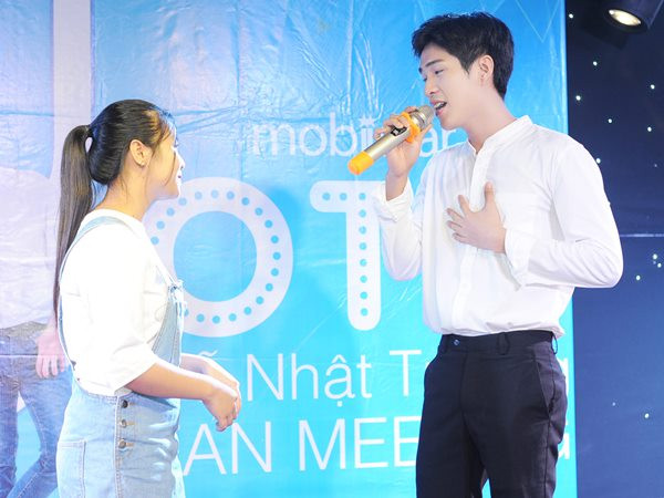 “Soái ca phim học đường” Nhật Trường rớt nước mắt khi nghe fan hát “Có em chờ”