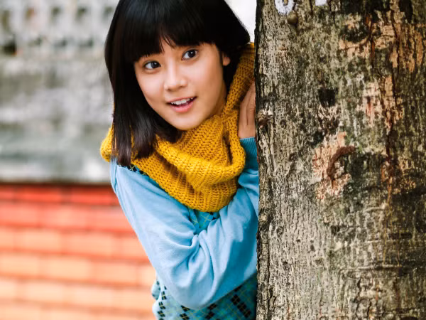 Hoàng Yến Chibi dầm mưa, nhảy và hát live trên phim trường "Tháng năm rực rỡ"