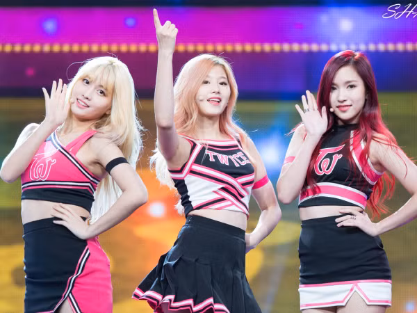 Quá bất ngờ khi biết Momo, Mina và Sana (TWICE) đều thuộc các dòng họ cực hiếm của Nhật Bản