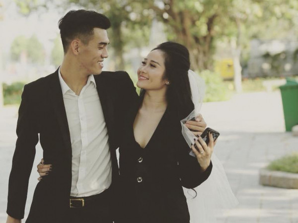 Lộ diện bạn gái cầu thủ Nguyễn Tiến Linh - một giáo viên dạy múa cực kì xinh đẹp