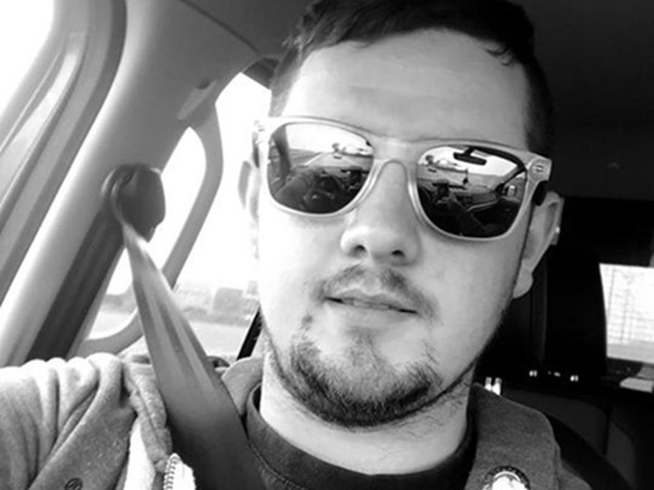 Bị cộng đồng mạng trêu chọc quá nhiều, anh chàng này đã phải đổi thông tin trên Facebook