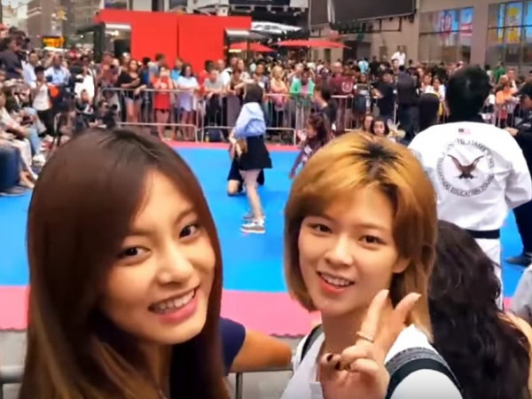 Tin được không, Tzuyu và Jeongyeon đi xem fan nhảy điệu "TT" mà không bị ai phát hiện ra