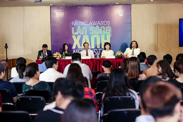  "Làn sóng xanh" trở lại với phiên bản Next Step, chi mạnh để theo phong cách Hàn Quốc