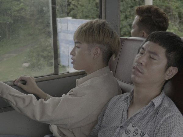 Đức Phúc “bị trúng lời nguyền", cùng Trường Giang mắc kẹt trong “30 Chưa Phải Tết"