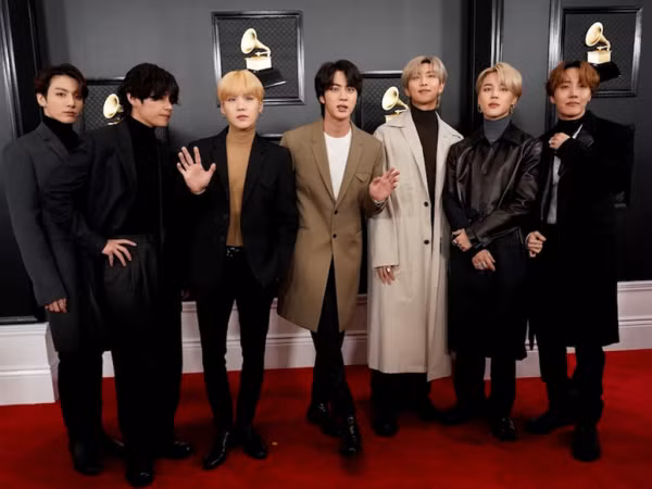 Sau lễ trao giải Grammy, cư dân mạng dậy sóng vì hai mỹ nam Jungkook và V