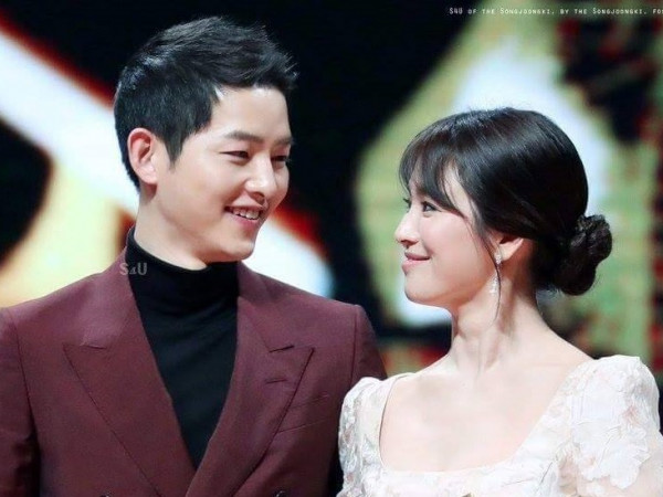 Nhìn lại những khoảnh khắc tình bể bình của Song Hye Kyo - Song Joong Ki 