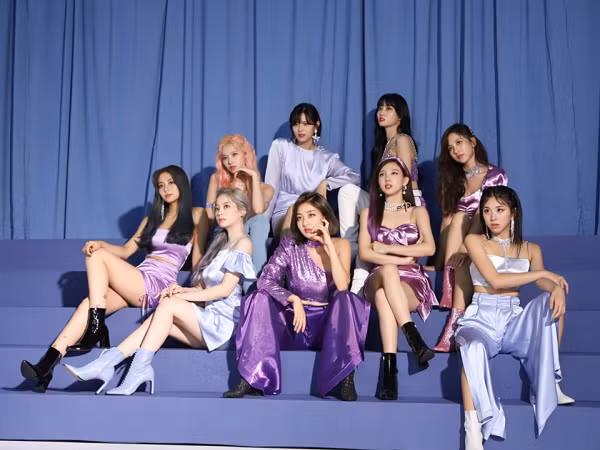 Đâu chỉ Red Velvet, mà TWICE cũng thường xuyên bị stylist dìm hàng thê thảm