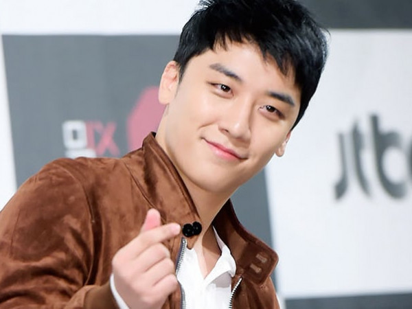 Seungri (BIG BANG) có thể...mở cả một tiệm dép nếu thu thập hết số dép mà "bố Yang" ném vào anh