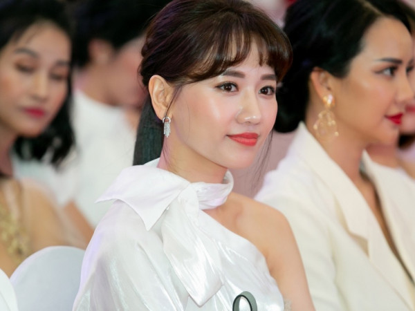 Hari Won xuất hiện long lanh, bật mí những mẹo làm đẹp giúp các bạn gái trở nên tươi tắn hơn